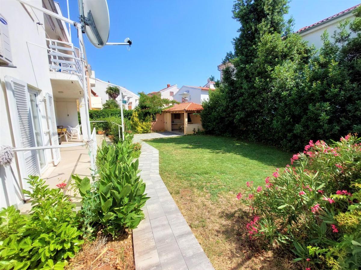 Apartments Neva & Neva Beach House Srima Bagian luar foto
